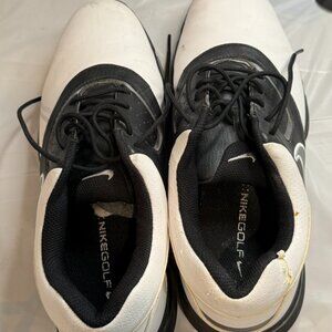 Share Nike Heritage Black/White Saddle Soft Spike Golf Shoe Size 8